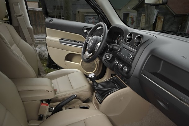 2011-Jeep-Patriot-interior-2