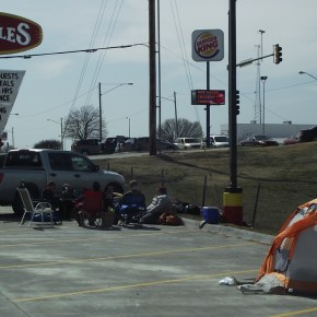100 muertos de&nbsp;hambre.