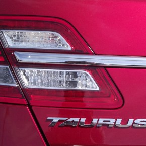 Ford Taurus 2013.