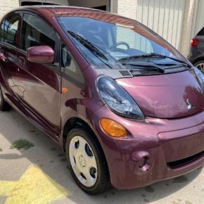 Presentando a:  B COS – Mitsubishi iMiEV&nbsp;2012.