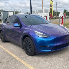 Manejando: Tesla Model Y&nbsp;2023.