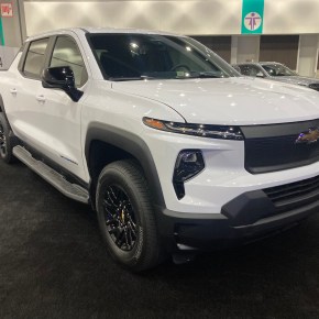 ACS23: Chevrolet Silverado EV WT&nbsp;2024.