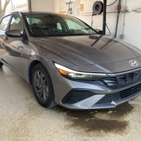 Manejando: Hyundai Elantra&nbsp;2024.