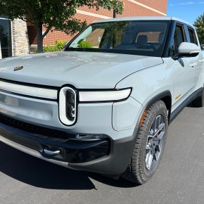 Manejando: Rivian R1T&nbsp;2024.