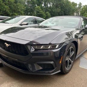 Manejando: Ford Mustang EcoBoost convertible&nbsp;2024.