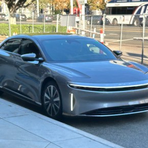 Manejando: Lucid Air&nbsp;2025.