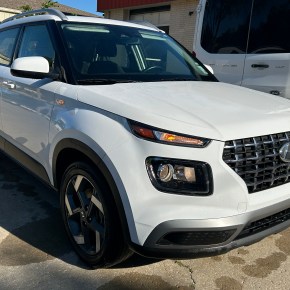 Manejando: Hyundai Venue&nbsp;2025.