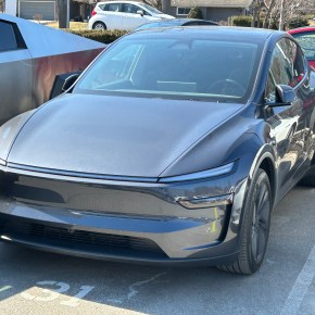 Manejando: Tesla Model Y (Juniper)&nbsp;2026.
