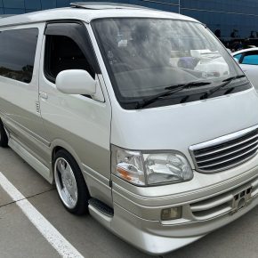 Presentación Especial: Toyota HiAce Living Saloon EX&nbsp;1999.