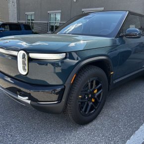 Manejando: Rivian R2&nbsp;2027.